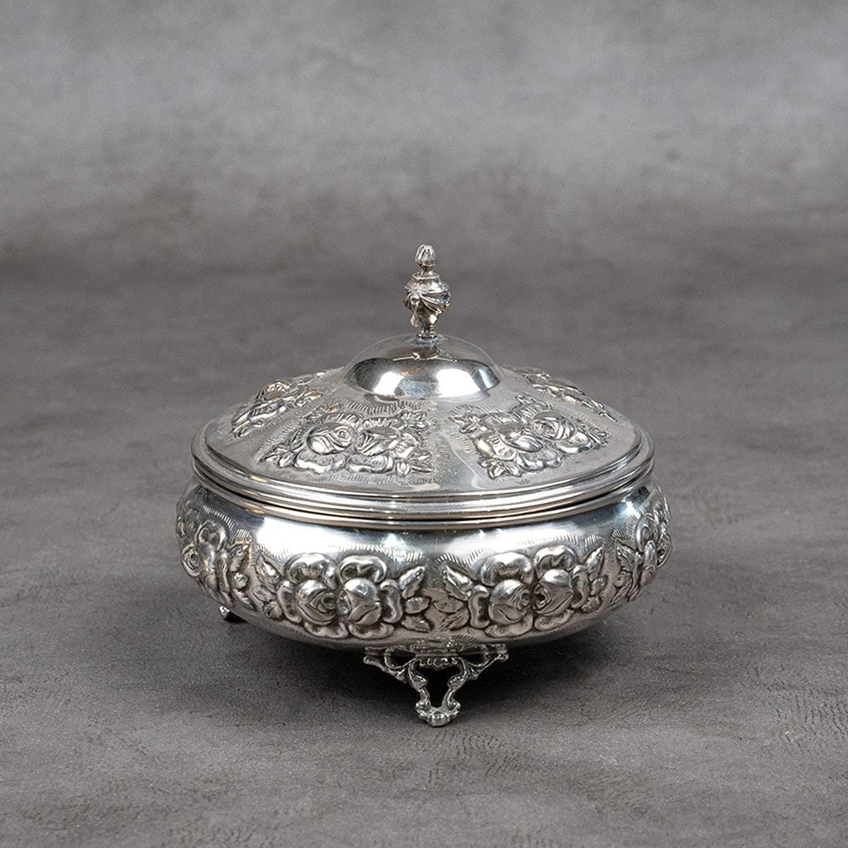 A boutonniere with a lid made of silver-plated brass
