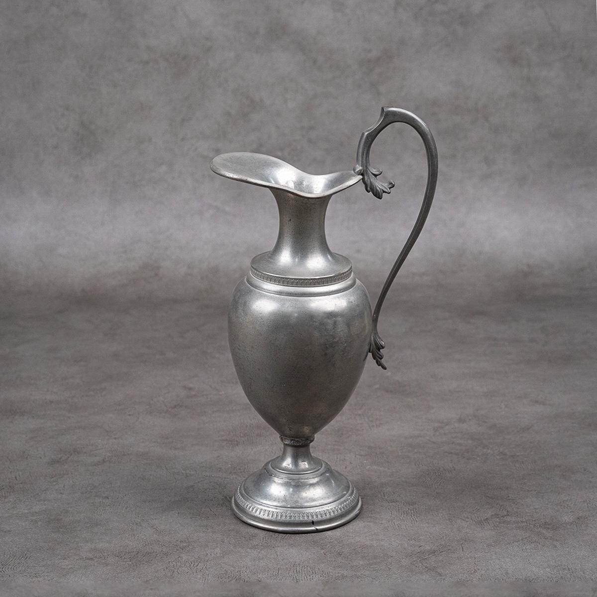 Jug made of ETAIN