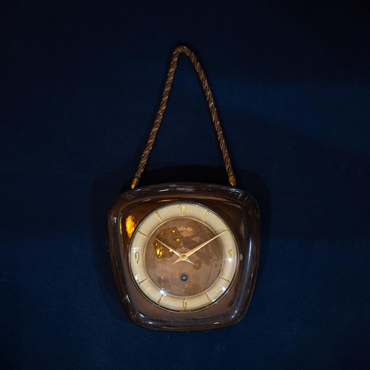 Old clock that works by linking